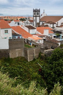 Çatılar ve bir kilise kulesi, Maia, Sao Miguel