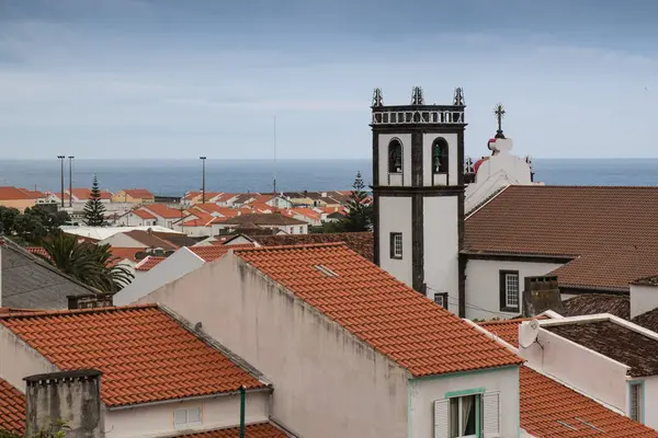 Toits et tour d'une église, Maia, Sao Miguel — Photo