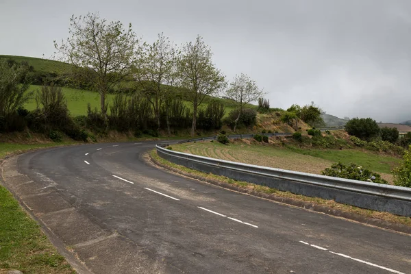 Curva de un camino rural, Azores —  Fotos de Stock