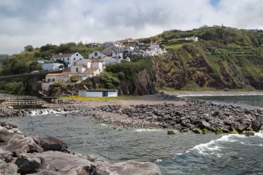 Okyanusa akan nehir, Povoacao, Sao Miguel