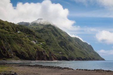 Okyanusa akan nehir, Povoacao, Sao Miguel