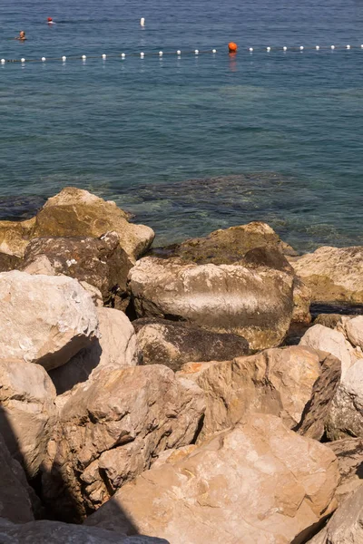 Detalhe das pedras que forram o mar Adriático — Fotografia de Stock