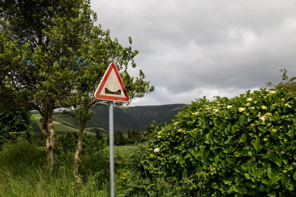 Naturaleza y señal de tráfico, Sao Miguel, Azores —  Fotos de Stock