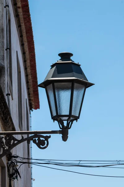 Streetlamp - linterna y un cielo azul — Foto de Stock