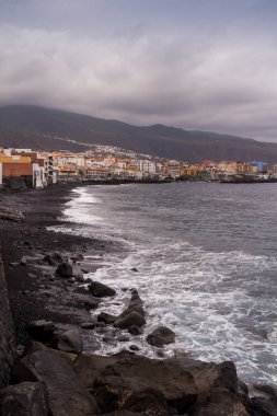 Candelaria'daki Atlantik okyanusu kıyısı, Tenerife, İspanya