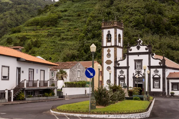 Plaza con una iglesia, Faial da Terra, Azores — Foto de Stock