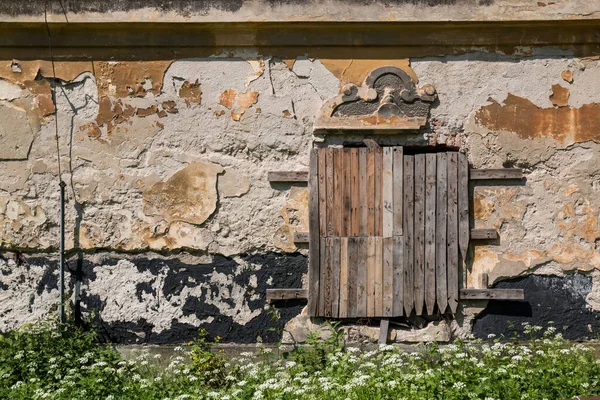 Weathered Peeled Facade Abandoned Manor House Window Covered Wooden Laths — Stock Photo, Image