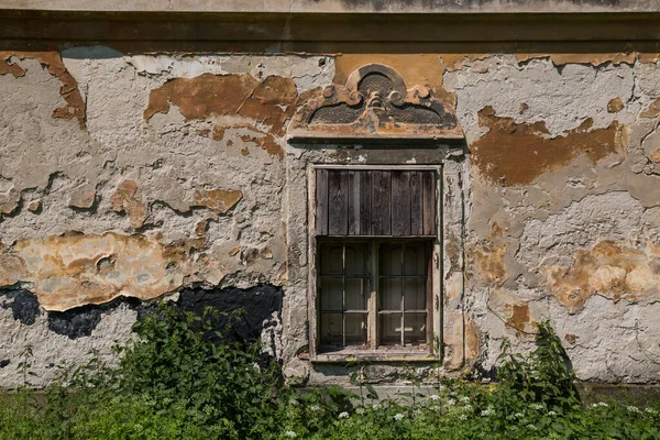 Weathered Peeled Facade Abandoned Manor House Window Partly Covered Wooden — Stock Photo, Image