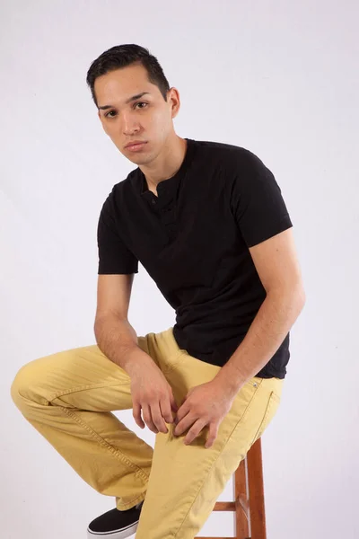 Homme Réfléchi Assis Sur Tabouret — Photo