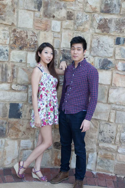 Romantisches Asiatisches Paar Freien — Stockfoto
