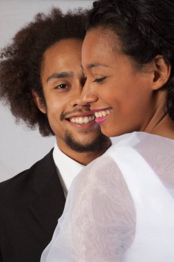 Romantik siyah çift birlikte.