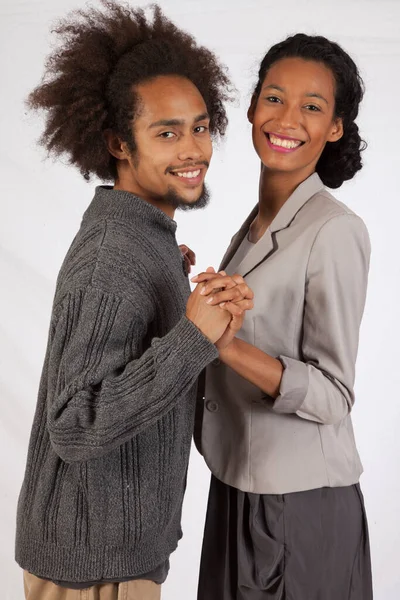 Romantisch Zwart Paar Samen Met Glimlachen — Stockfoto