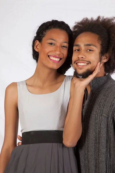 Romantisch Zwart Paar Samen Met Glimlachen — Stockfoto