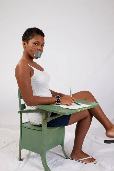 Mujer Negra Bonita Con Mejilla Boca Cerrada Con Cinta Adhesiva —  Fotos de Stock