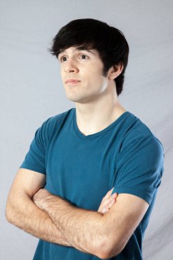 Gülümseyen mutlu bir adam