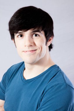 Gülümseyen mutlu bir adam