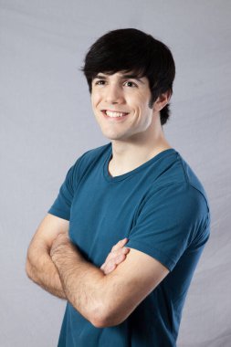 Gülümseyen mutlu bir adam