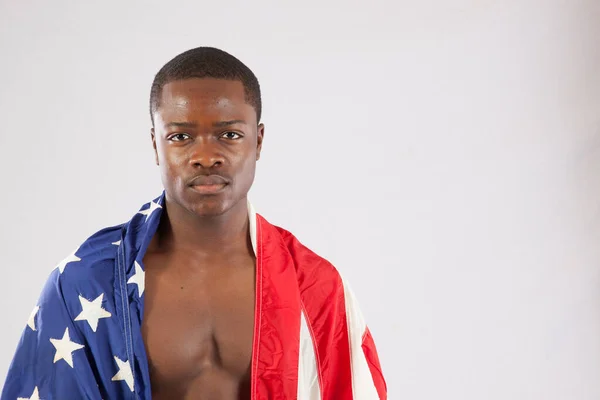 Hombre Negro Guapo Con Pecho Desnudo Una Bandera Americana Envuelta —  Fotos de Stock