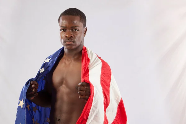 Hombre Negro Guapo Con Pecho Desnudo Una Bandera Americana Envuelta —  Fotos de Stock