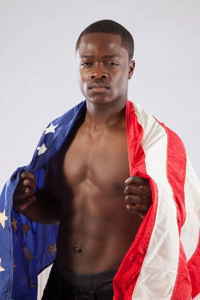 Hombre Negro Guapo Con Pecho Desnudo Una Bandera Americana Envuelta —  Fotos de Stock