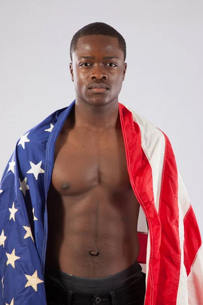 Hombre Negro Guapo Con Pecho Desnudo Una Bandera Americana Envuelta —  Fotos de Stock