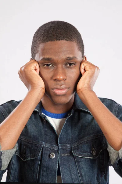 Pensive Black Man Ser Omtänksam — Stockfoto