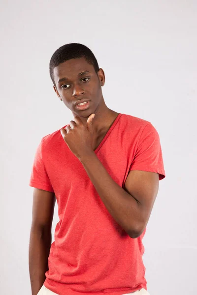 Pensive Black Man Zoek Bedachtzaam — Stockfoto