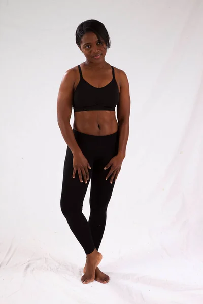 Gelukkig Zwart Vrouw Oefening Outfit Met Beweging — Stockfoto