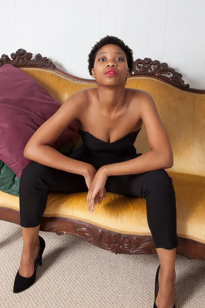 Mujer Negra Pensativa Sentada Sofá Oro —  Fotos de Stock