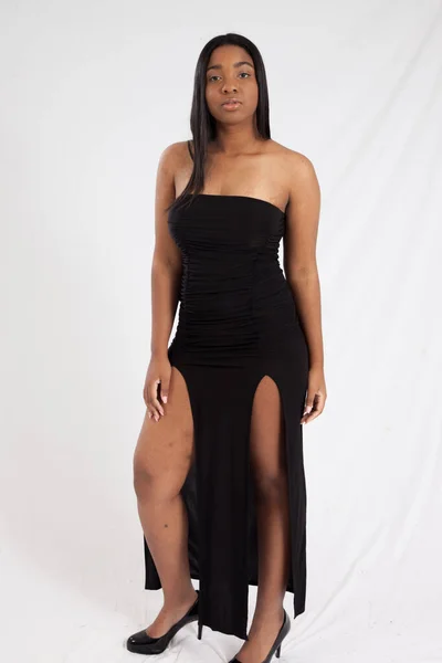 Mujer Negra Pensativa Vestido Negro —  Fotos de Stock