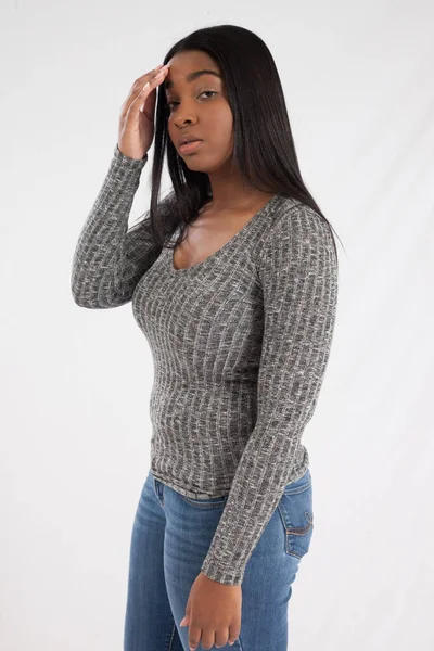 Mujer Negra Pensativa Suéter Gris —  Fotos de Stock
