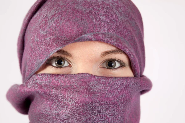 Happy Caucasian Woman Her Face Covered — Stock Photo, Image