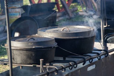 Açık ateşte pişiyor.