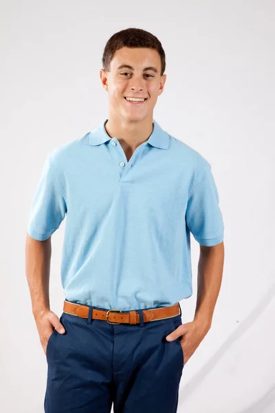 Homem Bonito Feliz Uma Camisa Azul — Fotografia de Stock