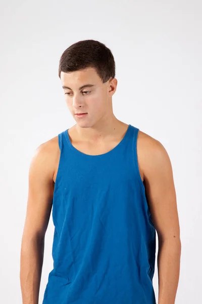 Hombre Reflexivo Con Una Camisa Azul — Foto de Stock