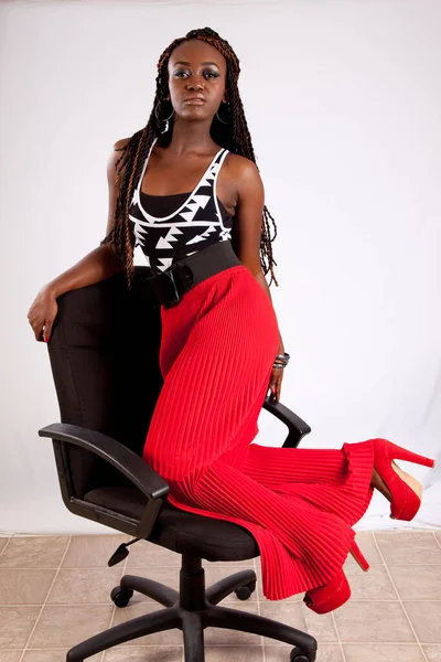 Pretty Black Woman Chair — Stock Photo, Image