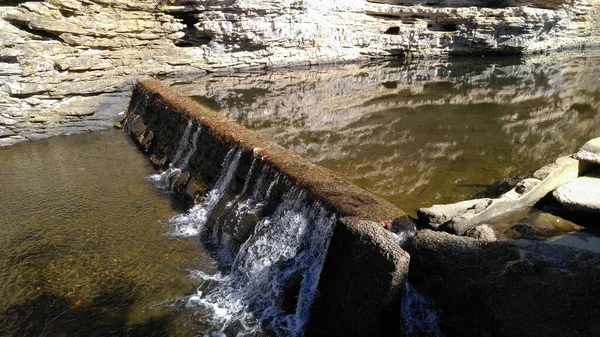 Wasserfall Freien Mit Felsen — Stockfoto