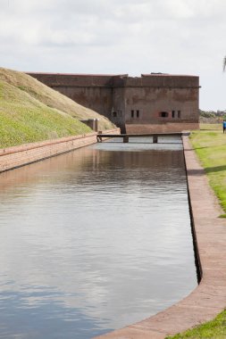 Eski kale bir leke olarak yansıtılıyor