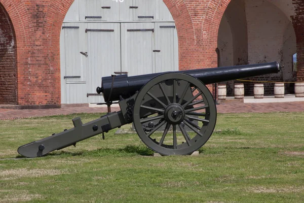 Cannon Sitting Green Grass — Stock Photo, Image