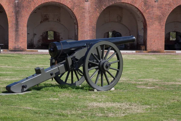 Cannon Sitting Green Grass — Stock Photo, Image