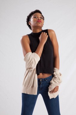 Güzel bir kadın düşünceli bir ruh hali içinde