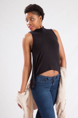 Gülümseyen güzel bir kadın