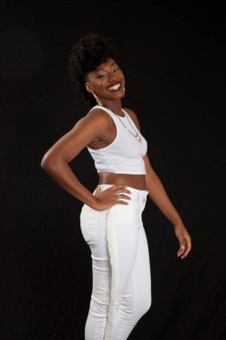 Gülümseyen Mutlu Siyah Kadın