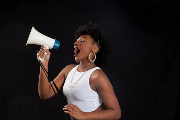 Mujer Negra Gritando Megáfono — Foto de Stock