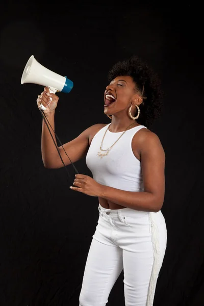 Mujer Negra Gritando Megáfono —  Fotos de Stock