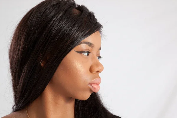 Mooie Vrouw Zoek Pensive — Stockfoto