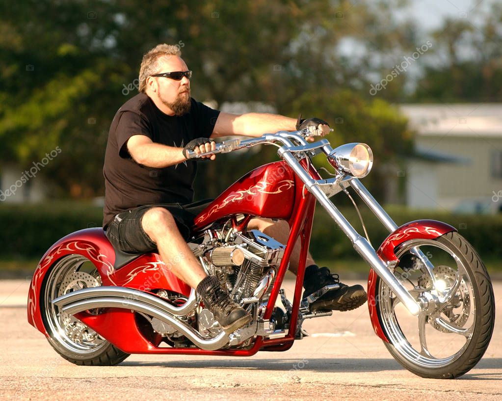 Chopper - Radically modified steering angles and lengthened forks for a stretched-out appearance - long front end with extended forks - V-eight V-8