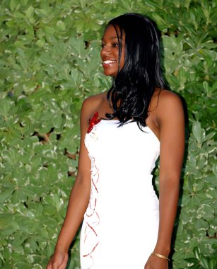 Kazanan modeller Amerikan Rüya Takımı model arama yarışmasını oluşturur. Bikiniler resmi yemek elbisesi. 