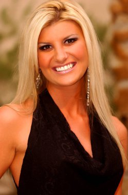 Kazanan modeller Amerikan Rüya Takımı model arama yarışması resmi yemek elbisesi vay canına gerçekten çarpıcı. 