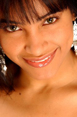 Çarpıcı güzel sevimli esmer sıkı yakın çekim yüz çekim